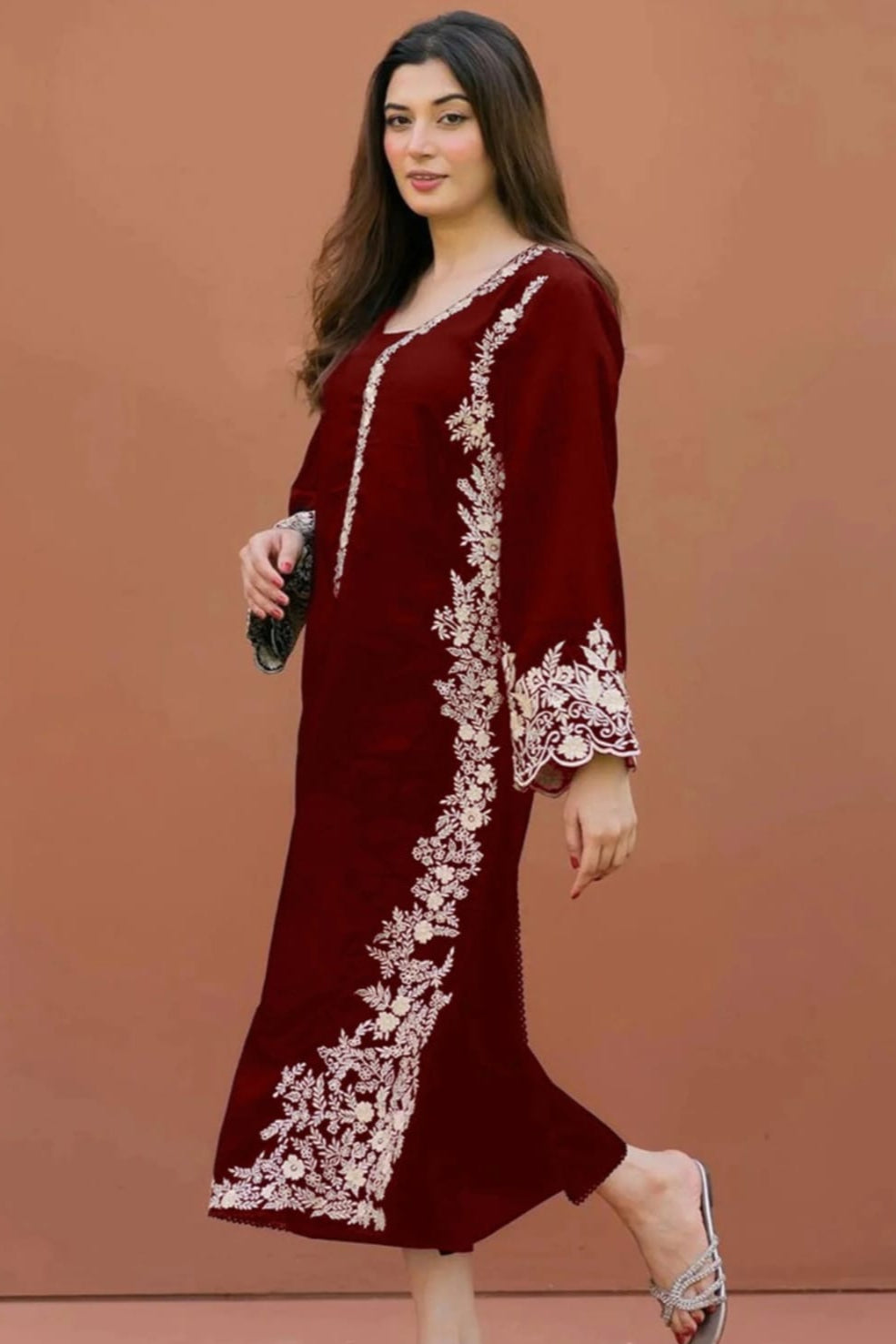 DFW-1033 Nakoosh Embroidery 2PC Dhanak Suit