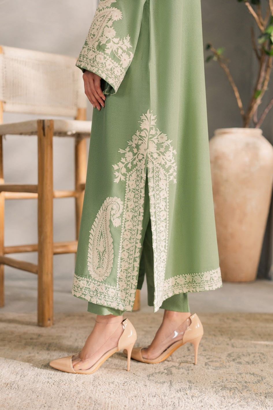 DFW-1360 Laam Embroidery 2PC Lawn Suit