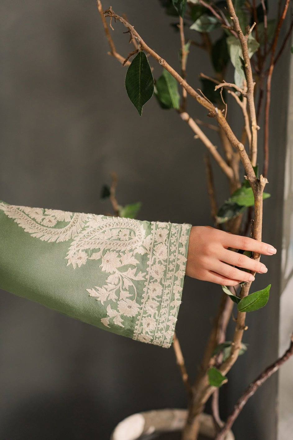 DFW-1360 Laam Embroidery 2PC Lawn Suit