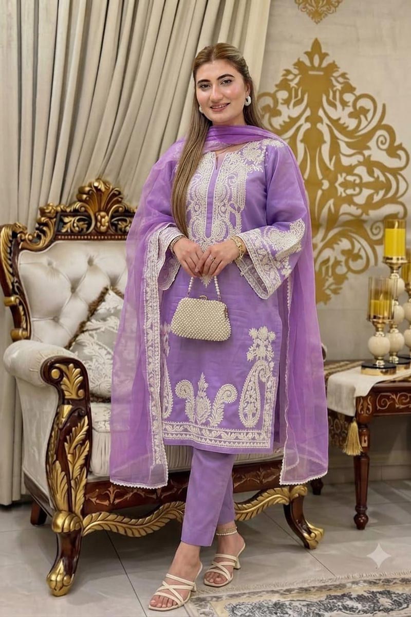 NFS-1077 | Laam Heavy Embroidered Lawn 3 Piece Dress (A)
